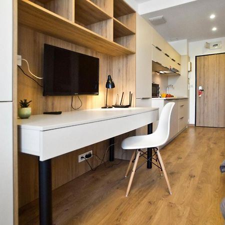 Wolska Serviced Apartments Варшава Екстер'єр фото