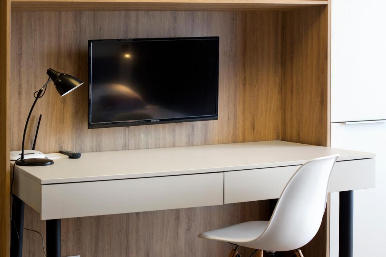 Wolska Serviced Apartments Варшава Екстер'єр фото
