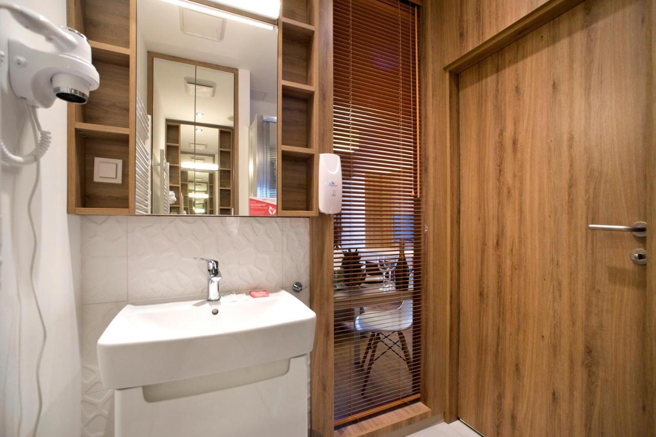 Wolska Serviced Apartments Варшава Екстер'єр фото