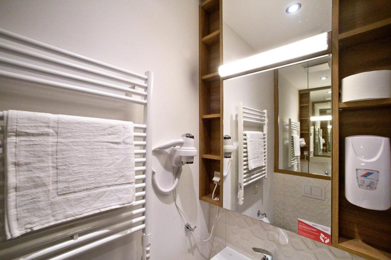 Wolska Serviced Apartments Варшава Екстер'єр фото